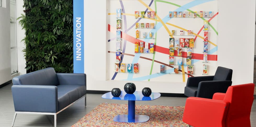 Tetrapak recepcion Diseño-Interior-Oficina-Tetrapak